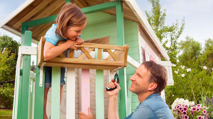 Homme utilisant IXO Bosch Homme utilisant IXO Bosch